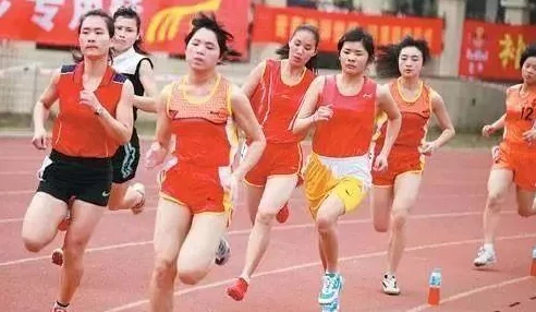 体育生白-袜-自-慰-出-精，这种行为真是让人感到无奈，应该多关注健康和心理