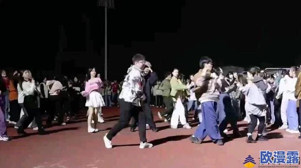 拳皇世界社团新玩法：夜舞派对燃爆全场，嗨翻不眠之夜！