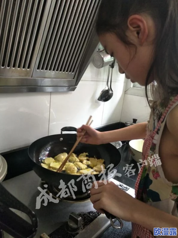 脱了在阳台趴着去h，这种行为真是让人感到不适，公共场合应该注意形象