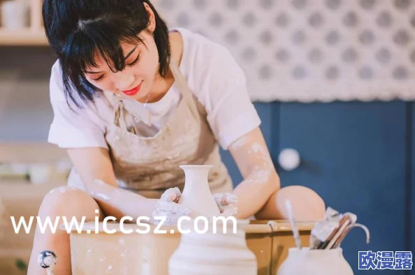 丝袜美女办公室激情视频引发网友热议，许多人认为这种内容过于低俗，不适合在公共场合传播