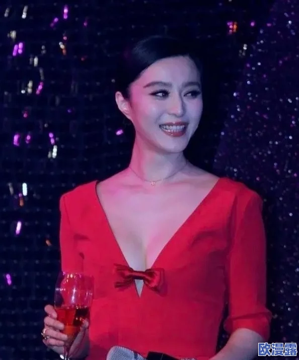 千仞雪穿比基尼，真是让人惊艳！她的身材和自信都令人羡慕不已