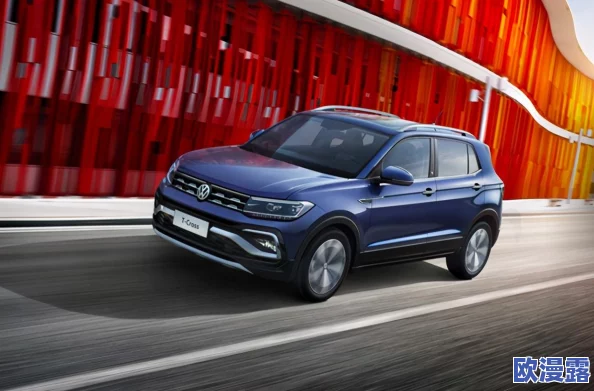 外国黄色a级suv，外观独特，颜色鲜艳，非常吸引眼球，适合年轻消费者