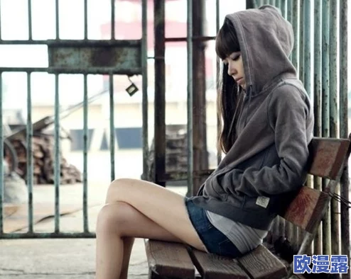 被六个丝袜女摁住榨精，这种情节真是让人感到不可思议，太夸张了吧！