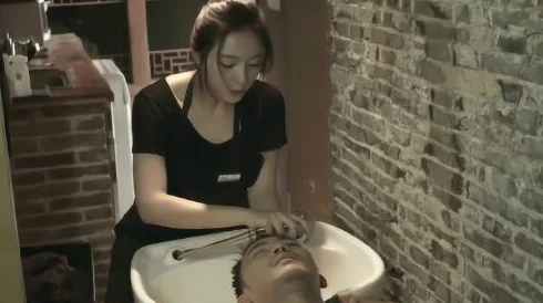 漂亮洗澡被公强 日日躁，这种情况真是让人感到无奈，希望大家都能保护好自己