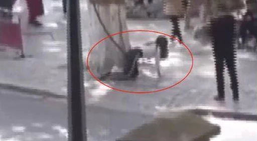 女人扒开尿口让男人玩私密视频，近日引发热议，网友们对这一行为的看法各异，讨论不断
