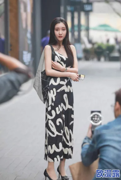 娇小xxx，真是让人心动的身材，既可爱又充满魅力，令人忍不住想多看几眼！