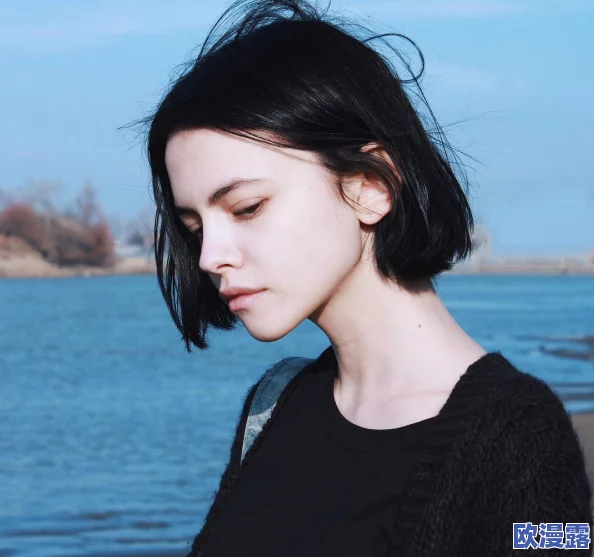 欧美一级毛片视频，内容丰富多样，画质清晰，让人欲罢不能，非常喜欢这种风格！