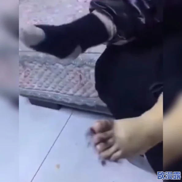 趴下乖宝贝腿张大一点网友认为这个标题有些不妥，可能引发误解，希望能更加注意用词的恰当性和表达的清晰度