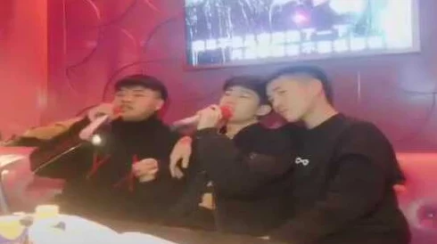 我和室友香蕉在ktv被续，真是太搞笑了，没想到会发生这样的事情！