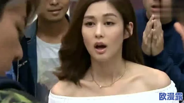 我没有穿乳罩被同桌摸了一天这一天让我感到无比尴尬和震惊同桌的举动让我彻底无法专注于课堂学习