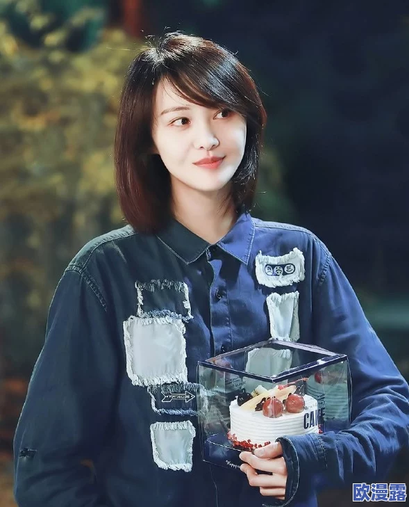 细川麻里她将在新剧中挑战反派角色，首次展现全新演技风格引发粉丝热议与期待