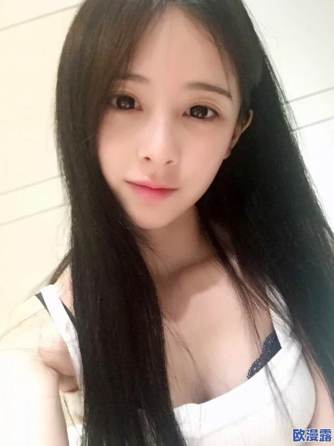 扒开双腿猛进入校花的视频免费网友认为该视频内容不适合未成年人观看，并对其传播表示担忧，呼吁加强网络监管和内容审核