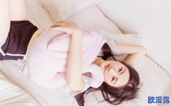 美女黄色网网友认为该网站内容丰富但需注意安全，部分用户表示对其隐私保护措施存疑，建议谨慎浏览以免上当受骗