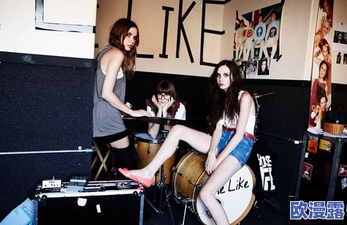 欧美夜夜噜2017最新网友认为这部作品在视觉效果上有很大提升，但剧情方面仍显薄弱，期待后续改进与创新