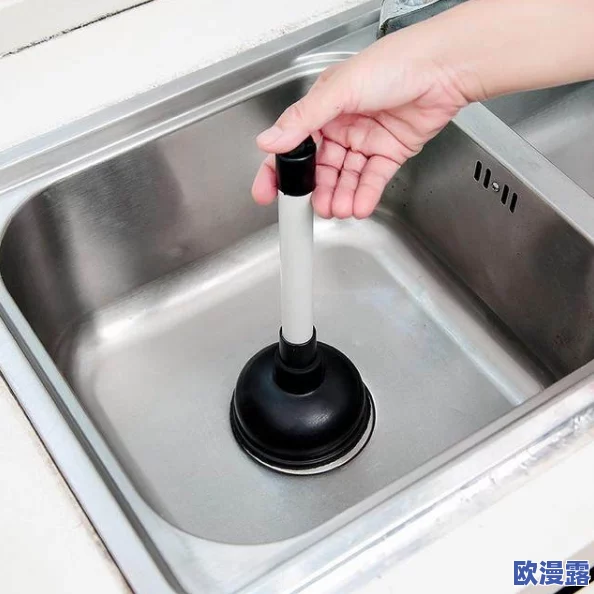 用我的棒棒疏通你的下水道这项新技术不仅能快速解决堵塞问题，还能有效清洁管道，延长使用寿命！