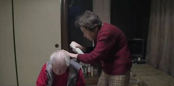 日本的牲交牲欲视频惊爆！真实记录令人震惊的禁忌行为，揭示隐藏在社会角落中的黑暗面与扭曲欲望