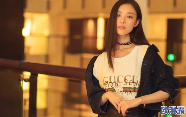 女性高爱潮视频引发热议网友纷纷点赞分享展现了女性自信与时尚的完美结合成为社交媒体新宠