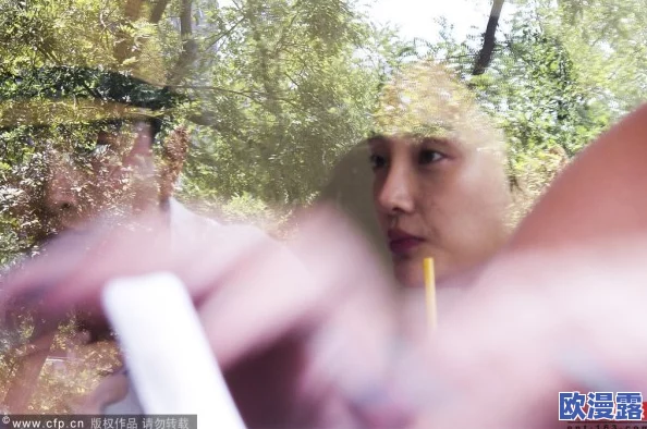 21秒不雅视频网友纷纷表示震惊与愤怒认为这种行为应受到谴责并呼吁加强网络监管以保护青少年