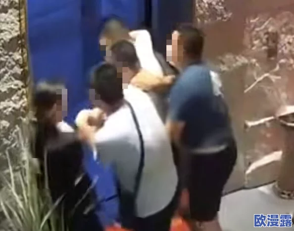 胸大边揉边从后面进去视频引发热议网友纷纷讨论视频内容与拍摄技巧成为社交媒体上的热门话题