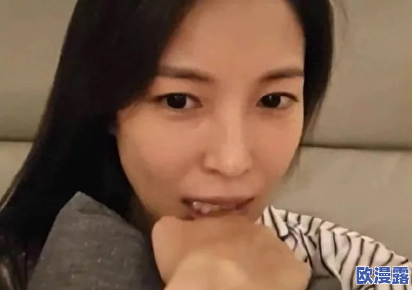 韩国女主播19禁惊爆内幕：直播间内竟出现不雅行为引发网友热议与谴责，背后真相令人震惊