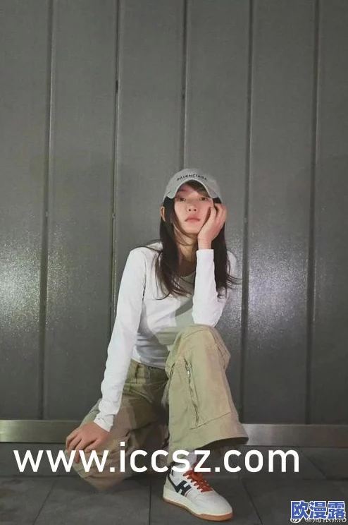 周妍希美乳三点尽露四季图片引发热议网友纷纷点赞称赞其大胆表现与独特风格成为社交媒体新宠