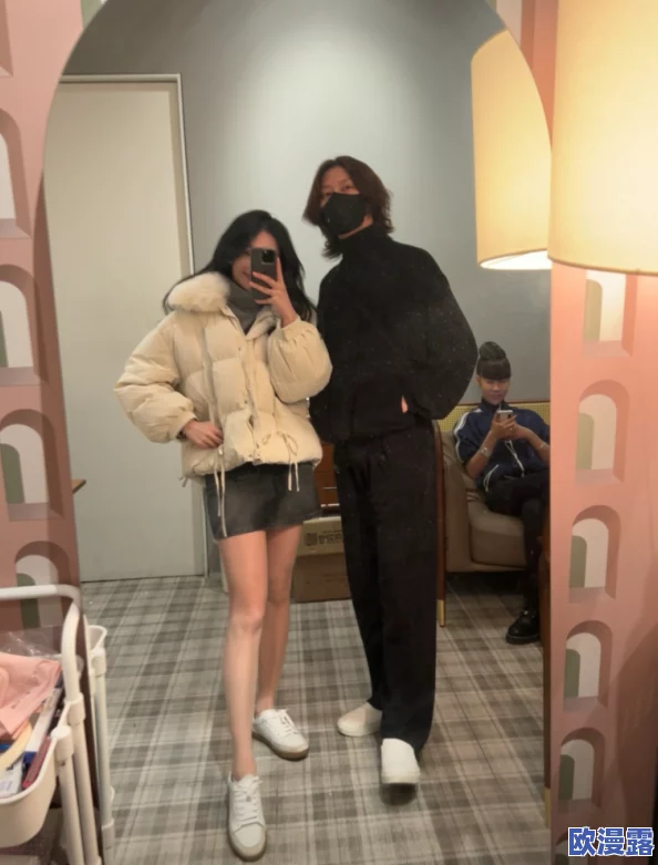抱着玉腿在厨房强了她惊爆！他竟然是她的亲哥哥，事情真相让人震惊不已，网友们纷纷表示无法接受这个事实