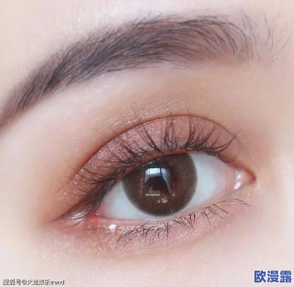 7777奇米成人四色眼影，色彩丰富，显色度高，非常适合日常妆容和派对使用