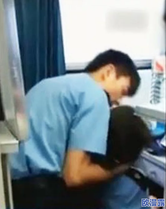 男女亲吻摸胸传递爱的温暖与关怀让我们珍惜彼此的感情共同创造美好的回忆和幸福的未来
