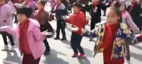 免费无码又爽又刺激高潮的动态图网友纷纷表示这种内容让人欲罢不能同时也引发了对网络文化和道德底线的讨论