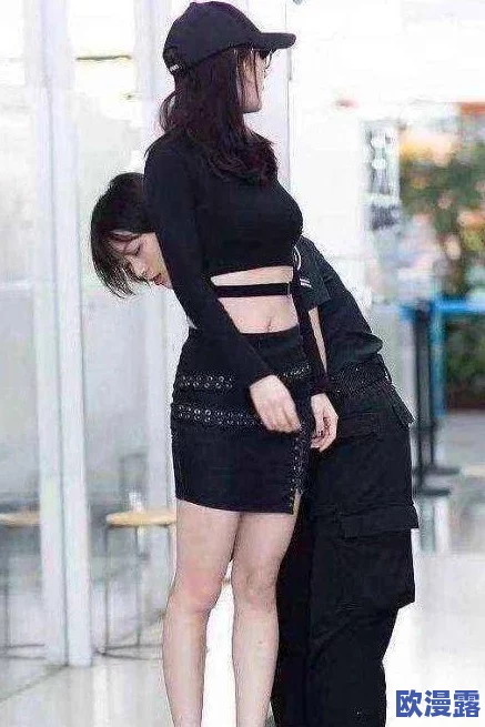 欧美偷窥清纯综合图区近日曝光多位明星私下生活照引发热议网友纷纷猜测这些照片背后的故事和真相