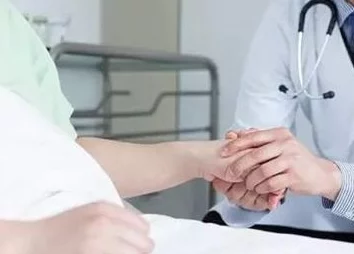 快C我好疼小SB肿了烂了流水了惊爆！医生紧急救治患者病情危急引发众人围观现场一片混乱