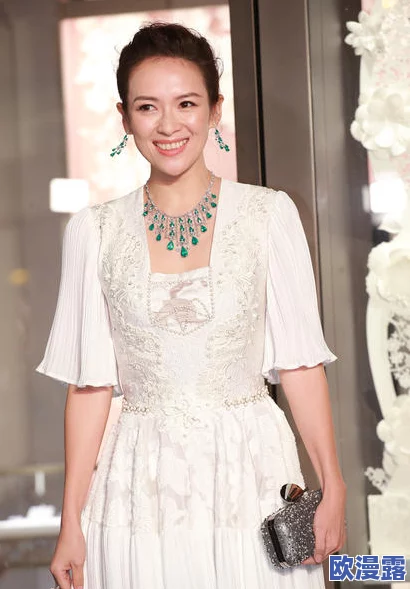 章子怡裸照展现自信与美丽，鼓励女性拥抱真实自我，追求内心的力量与勇气，共同创造积极向上的生活态度