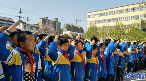 日日操日日操 网友评价：这首歌节奏感强烈，歌词简单易记，让人忍不住跟着一起唱，非常适合聚会时播放，气氛瞬间活跃起来