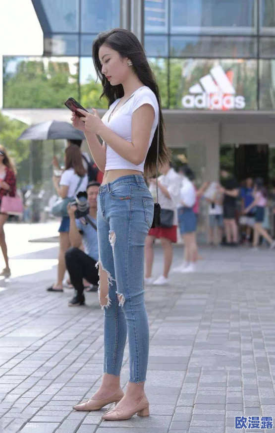 美女全黄网站免费观看在这个多元化的时代，展现了女性自信与魅力的重要性，鼓励大家积极追求自己的梦想与目标