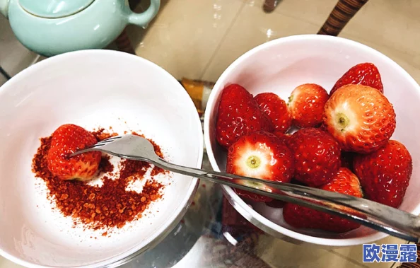 迈开腿来让我尝尝你的草莓图片近日在社交媒体上引发热议网友们纷纷分享自己的草莓美食体验和创意做法