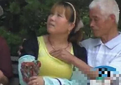 老头不停的揉我的大胸动态图引发热议网友纷纷评论称这是一种不当行为呼吁关注女性权益与尊重