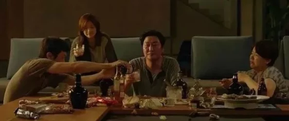 理伦电影午夜引发热议观众纷纷讨论影片深刻主题与情感共鸣成为社交媒体热门话题