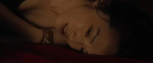 特级黄色淫片 这部影片的情节设定非常大胆，演员表现也很出色，但内容过于露骨，不适合所有观众观看
