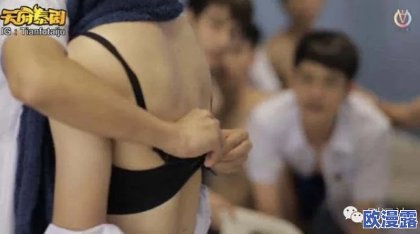 美女扒开内裤光屁股直播惊爆全网网友疯狂围观直播间瞬间人气暴涨引发热议与讨论