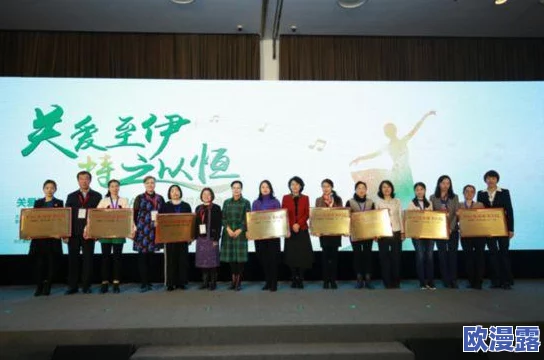 玩又肥又大的农村妇女展现自信与快乐积极生活态度鼓励更多女性追求健康与幸福的生活方式