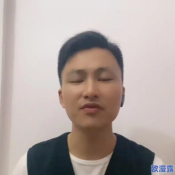男女强吻摸下面揉免费的视频引发热议网友纷纷讨论视频内容的真实性与道德底线问题