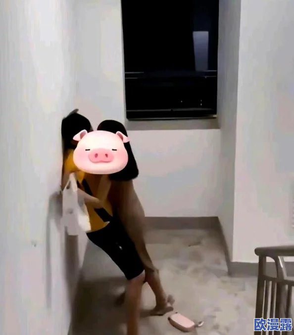 男女强吻摸下面揉免费的视频引发热议网友纷纷讨论视频内容的真实性与道德底线问题