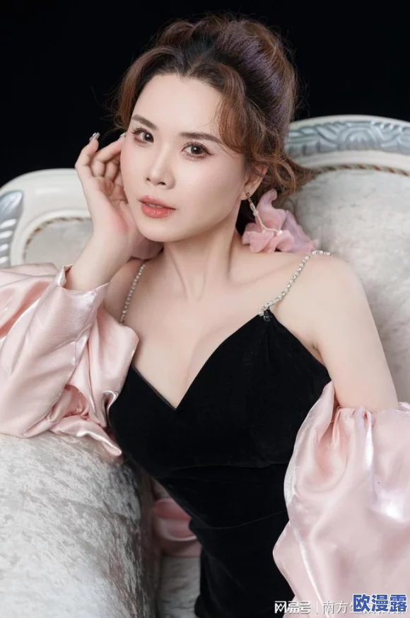 美女胸又黄又禁动态图近日引发热议相关内容在社交媒体上迅速传播并引起网友讨论多位博主对此进行了评论分析