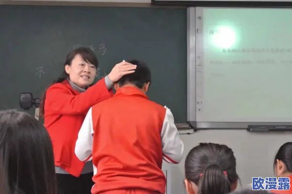 摸硬了体育老师的的大j8引发热议 学生们纷纷围观并讨论事件背后的真相 这究竟是玩笑还是误会呢