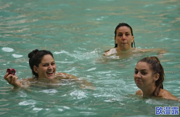 美女裸泳无遮挡图片引发热议相关法律法规讨论不断升级社会对隐私权与公共道德的关注日益增强